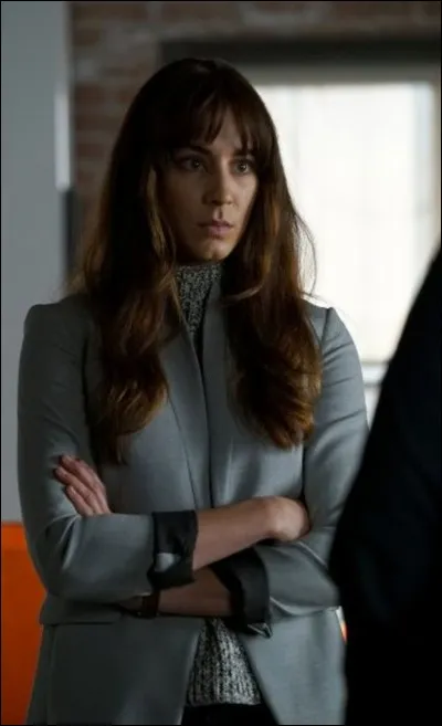 Avec qui Wren parle-t-il à l'aéroport ? (S7-15)