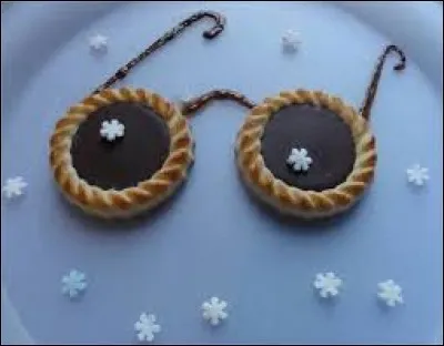 L'une de ces pâtisseries ne porte pas l'appellation de "lunettes". Laquelle est-ce ?