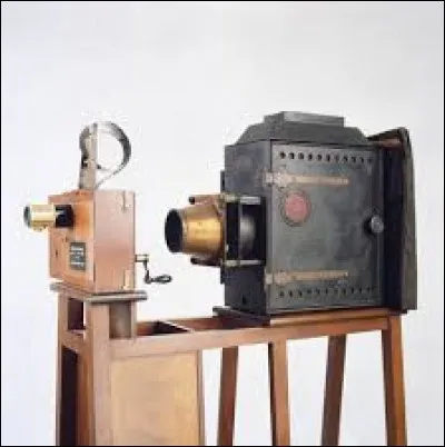 Quels sont les prénoms des frères Lumière qui ont marqué l'histoire avec leurs inventions dans le domaine de la photographie et du cinéma ?