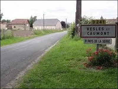 Notre balade prend fin devant le panneau de Vesles-et-Caumont. Village Axonais, il se situe en r&eacute;gion ...