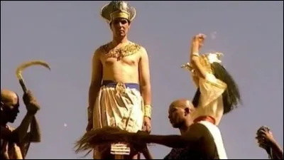 Quel pharaon est réputé pour avoir offert des plantations d'oliviers au dieu Râ ?