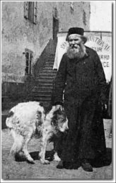 Quelle race de chiens est née dans un monastère du Valais juste à la frontière Italienne ?
En illustration, l'un des premiers spécimens.