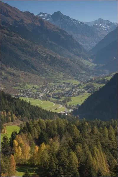 Verbier, station de sport d'hiver où j'ai travaillé, est situé dans le canton de Bagne. Quelle est l'origine de son nom ?
En illustration, le chef-lieu : "Le Châble"