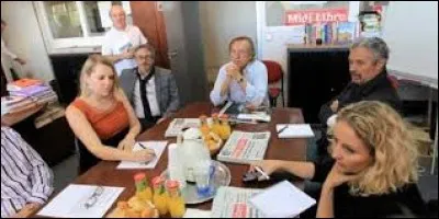 Le rédacteur en chef entre en lutte dans les belles rubrique.