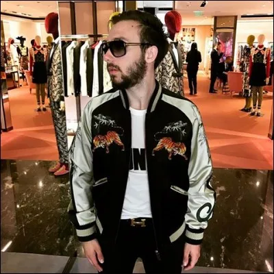 Est-ce que, n'étant pas en couple, tu as tout le département en discussion sur messenger ?