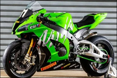 Quelle est la marque de cette moto ?