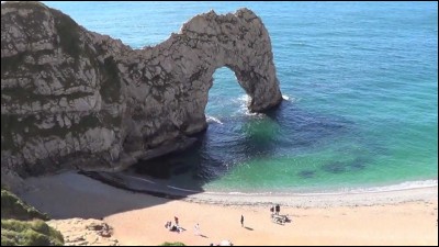 Comment appelle-t-on ce fameux rocher, sur la côte Jurassique, en Angleterre ?