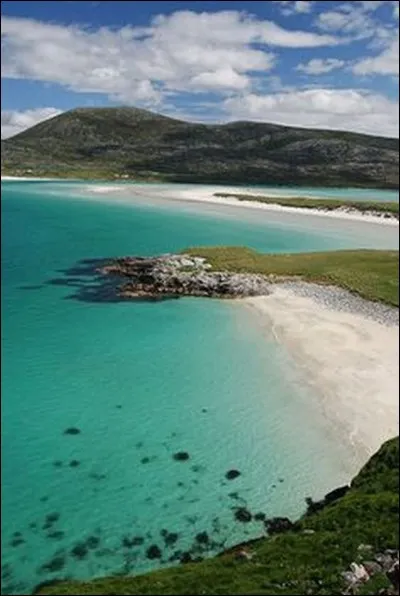 Cette plage paradisiaque, Achmelvich Beach, est, très naturellement, sur une côte de... Rappelez-moi de quelle nation du Royaume-Uni.