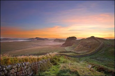 Ce mur a le nom d'un prénom, avec une lettre de plus au début. Voici le mur d'...