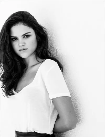 Quelle est la profession de Victoria Moroles ?