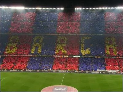 Comment s'appelle le stade du Barça ?