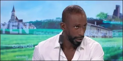 Lequel d'entre eux est responsable en communication et marketing ?