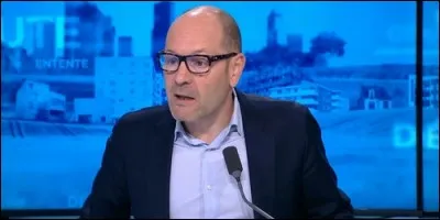 Comment s'appelle ce professeur d'économie ?