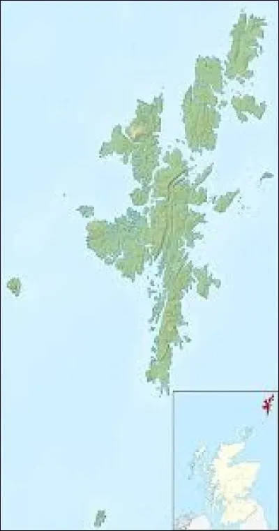 Cet archipel localisé au nord de l'Écosse et appartenant à cette dernière, est constitué d'une centaine d'îles. Il s'agit des :