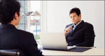 Quelques temps passés, vous avez votre diplôme ! Un entretien d'embauche se présente à vous. "On vous contactera" dit-il...