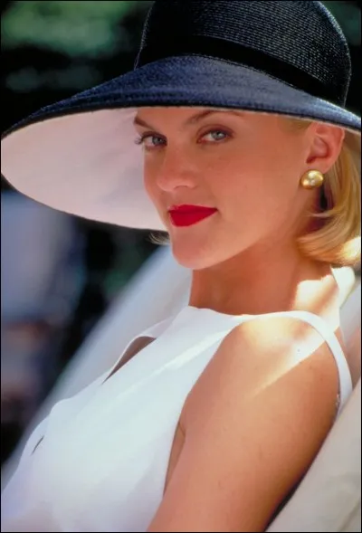 Comment s'appelle la femme qui va se marier avec Nick Parker ?