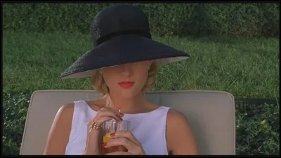 Quel surnom Annie et Aline donnent-elles à cette femme ?