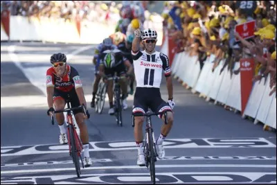 Quelle information est fausse concernant l'étape 14 arrivant à Rodez ?