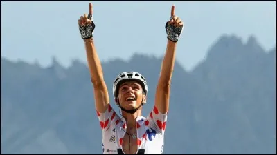 Quel grimpeur ne finit pas dans le top 10 de l'étape arrivant au sommet de l'Izoard remporté par le français Warren Barguil ?