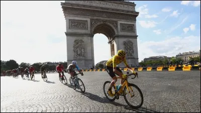 Quel sprinteur a remporté le mythique sprint massif aux Champs Elysées ?