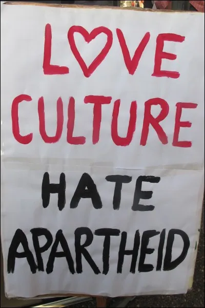 Quel Sud-Africain a dirigé la résistance contre l'apartheid ?