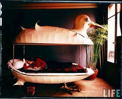 Avez-vous rêvé de dormir en un tel lit ? Ce baldaquin étonnant pourrait toutefois, s'il pratique l'humour noir... ?