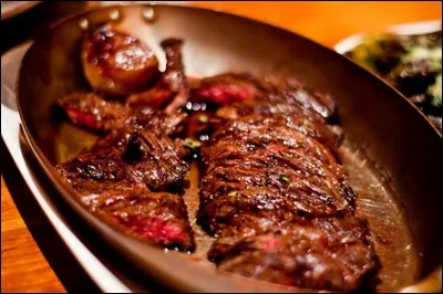 Si vous pouvez vous le payer, soit verser 2300 dollars pour ce plat, vous pourrez déguster un steak de boeuf wagyu. Pourquoi est-il, dit-on, exceptionnel ?