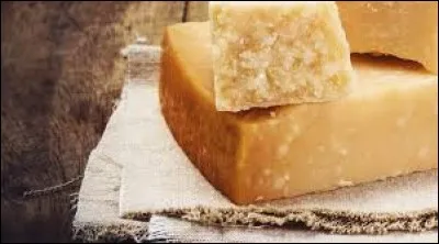 Le parmesan est un fromage au lait de brebis écrémé.