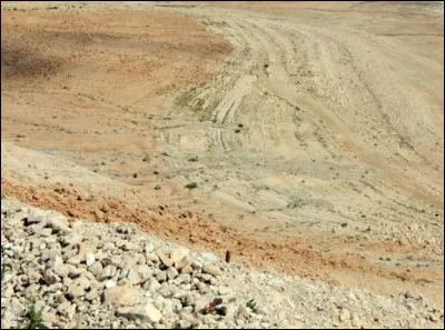 Où se trouve le point le plus bas du monde (-429 m) ?