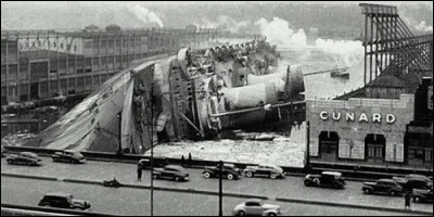 Quel célèbre paquebot français a brûlé dans la port de New-York en 1942 ?