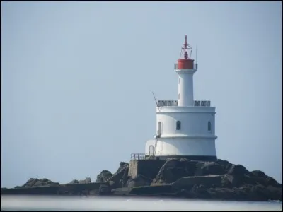 Combien mesure le phare de la teigouse ?