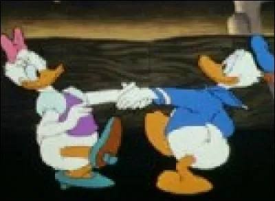 Notre ami Donald Duck a une petite amie, c'est un canard très romantique. Son flirt est la charmante cane en escarpins, dotée elle aussi d'un certain tempérament, prénommée... ?