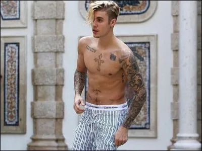 Justin a-t-il un tatouage représentant un diable ?