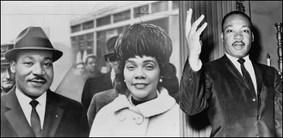 Ce pasteur non-violent, qui chercha à donner leurs droits civiques aux Noirs américains, nous offrit cette citation : 
« Celui qui accepte le mal sans lutter contre lui coopère avec lui ».
Qui est-il ?