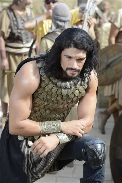 Juif à la tête de fanatiques Zélotes, tiendra en échec d'une forteresse le siège de l'armée romaine pendant sept mois. Qui est-il ?