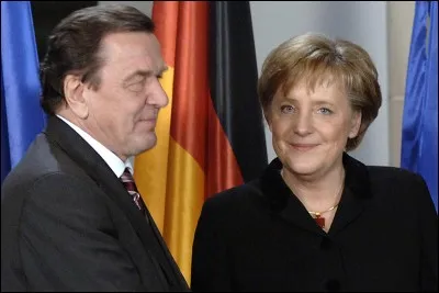 En 2005, Angela Merkel est nommée chancelière d'Allemagne. À qui succède-t-elle ?