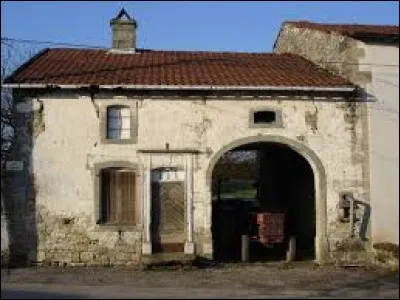 Cette typique maison lorraine est à voir à Morizécourt. Village de l'ancienne région Lorraine, il se situe dans le département ...