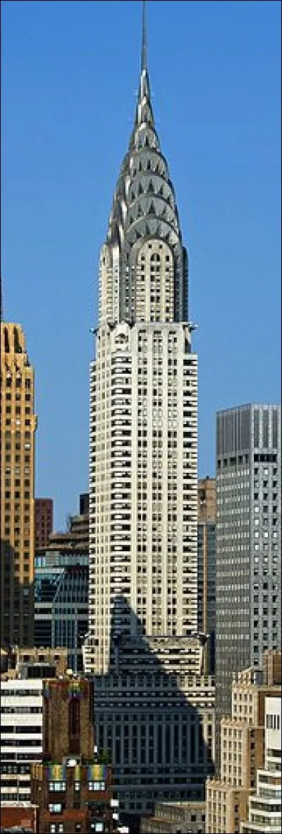 G comme Gratte-ciel. Terminé en 1930, il est resté, avec ses 319 mètres, le plus haut gratte-ciel du monde jusqu'à la construction de l'Empire State Building. Il demeure l'un des plus célèbres gratte-ciel de New-York. Comment se nomme-t-il ?