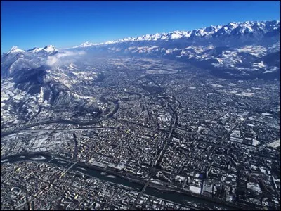 G comme Grenoble. Laquelle de ces montagnes n'est pas visible de la ville ?