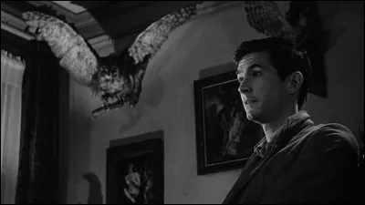 Le patron de Marion Crane demande à celle-ci de déposer 40 000 dollars à la banque. La tentation est trop grande, Marion s'enfuit avec l'argent et roule vers une destination qu'elle n'atteindra jamais...Il s'agit de ...