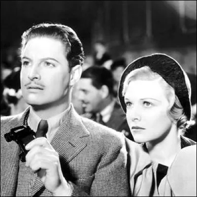 Un homme recherché pour le meurtre d'une Mata-Hari est poursuivi par un groupe d'espions nazis, mais aussi par la police britannique...Il s'agit de ...