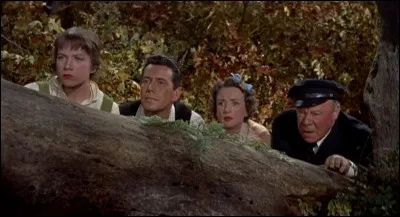 Des coups de feu, un talon de chaussure, une bouteille, un cadavre et une pléiade de suspects...Il s'agit de ...