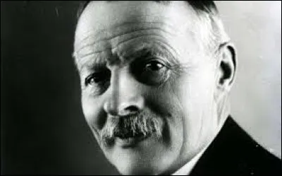 Décembre 1957 : Pourquoi Charles Pathé avait-il acquis une grande notoriété ?