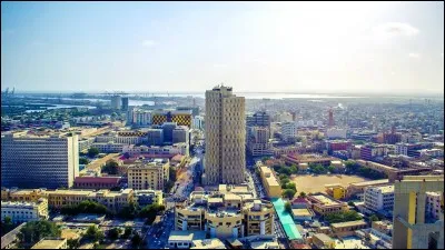 Combien y a-t-il d'habitants environ à Karachi, (ville du Pakistan) ?