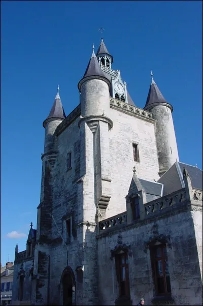 Rue est une commune française située dans le département de la Somme. Trouvez sa région !