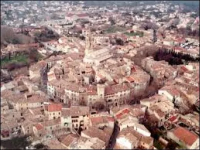 Je vous propose de prendre un peu de hauteur et de survoler la commune de P&eacute;lissanne. Ville de la m&eacute;tropole Aix-Marseille-Provence, elle se trouve dans le d&eacute;partement ...