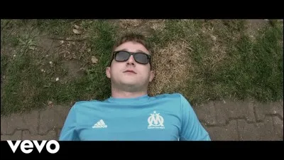 Pourquoi Vald prend-il des compléments alimentaires dans L.D.S ?