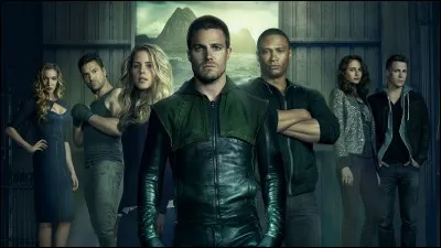 N'oublions pas "Arrow" ! Dans la première saison, pendant combien d'années Oliver Queen est-il resté sur une île ?