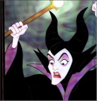 La sorcière de La Belle au bois dormant est à cornes elle aussi. On ne sait pourquoi, une production cinématographique récente avec Angelina Jolie dans le rôle a fait de Maléfique (Maleficent) une fée aimante. Selon ce film, ce qui l'a rendue agressive serait ?