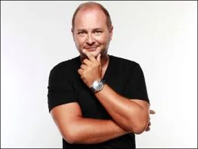 Cauet anime l'émission "Cauet s'lâche" de 18h à 21h du lundi au vendredi sur Virgin Radio.